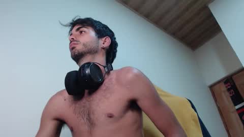 Santiago Enrique online show from March 2, 5:52 am