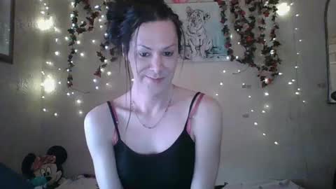 Snapshot of thesillymillie chatting on February 20, 1:19 pm sillymillie0 online show from February 20, 1:19 pm