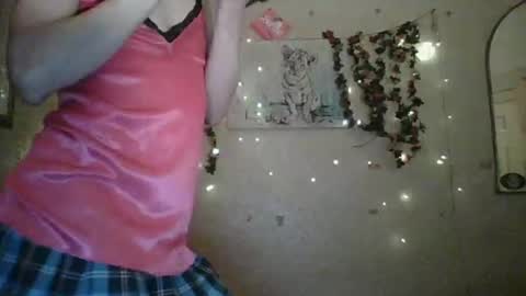Snapshot of thesillymillie chatting on February 22, 11:24 pm sillymillie0 online show from February 22, 11:24 pm