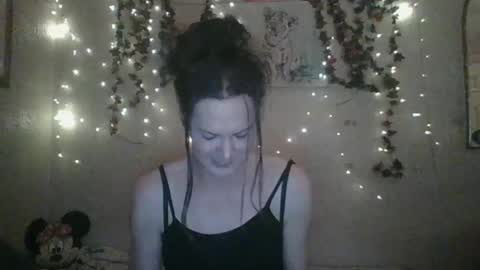 Snapshot of thesillymillie chatting on December 22, 3:44 am sillymillie0 online show from December 22, 3:44 am