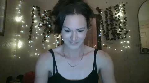 Snapshot of thesillymillie chatting on October 14, 12:35 am sillymillie0 online show from October 14, 12:35 am
