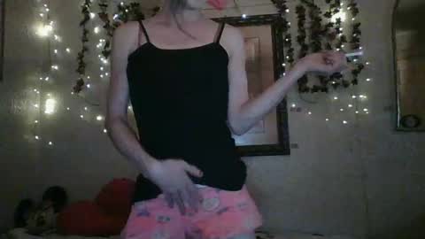 Snapshot of thesillymillie chatting on September 17, 12:03 am sillymillie0 online show from September 17, 12:03 am