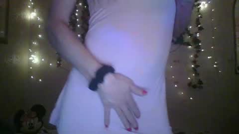 Snapshot of thesillymillie chatting on December 24, 1:38 am sillymillie0 online show from December 24, 1:38 am
