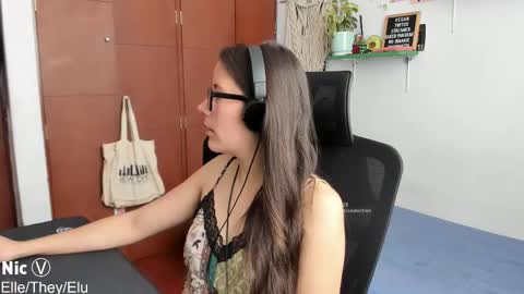 Nicole online show from October 23, 2:07 pm