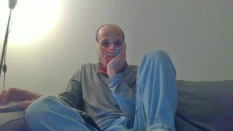 Snapshot of thetubedscarfguy chatting on February 28, 10:28 pm Scarf guy online show from February 28, 10:28 pm
