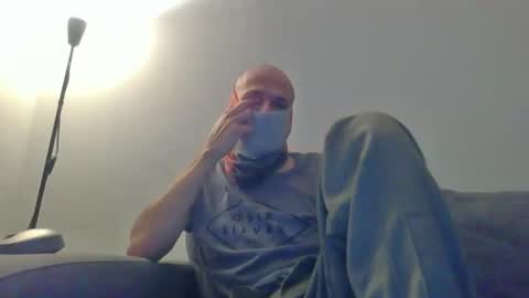 Snapshot of thetubedscarfguy chatting on February 17, 9:32 pm Scarf guy online show from February 17, 9:32 pm
