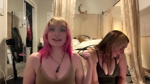 Snapshot of thewildwildwest chatting on October 30, 2:23 am thewildwildwest online show from October 30, 2:23 am