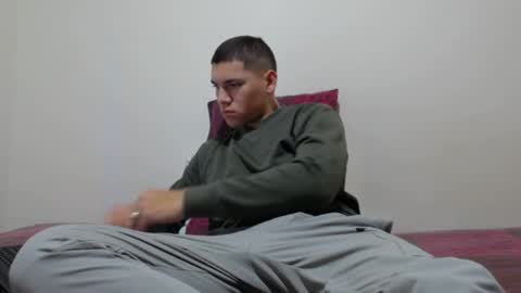 Snapshot of thiago_hot_boy chatting on December 28, 11:30 am Thiago independent model online show from December 28, 11:30 am