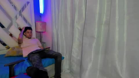 Thiago online show from April 28, 7:29 pm