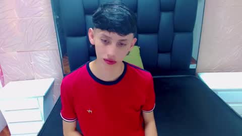 thiago_twink38 online show from December 15, 5:25 am
