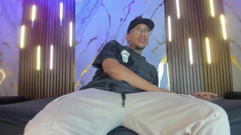 ThiagoBerry online show from February 2, 11:06 am