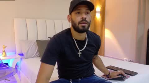 Thia Gomez online show from February 23, 7:05 pm