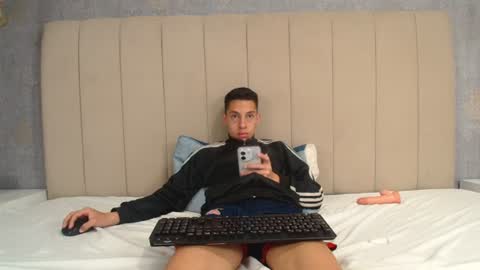 Thiago   online show from June 11, 2:53 am