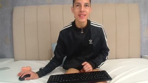 Thiago   online show from July 12, 3:59 pm