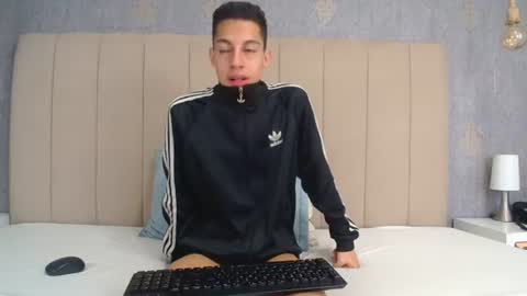 Thiago   online show from July 16, 12:41 pm