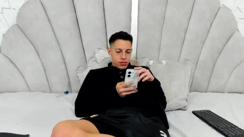 Thiago   online show from April 29, 2:38 am