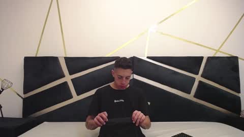 Thiago   online show from February 8, 12:39 pm