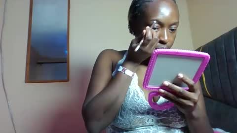 thick_booby83 online show from April 9, 8:25 pm