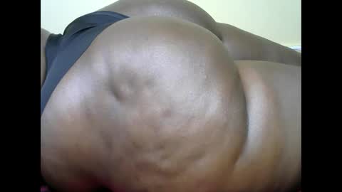 thick_queenn online show from February 8, 3:41 am