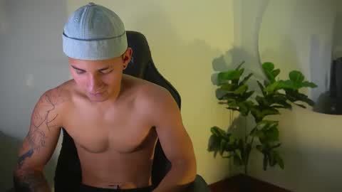 thin_tommy11 online show from March 6, 12:31 am