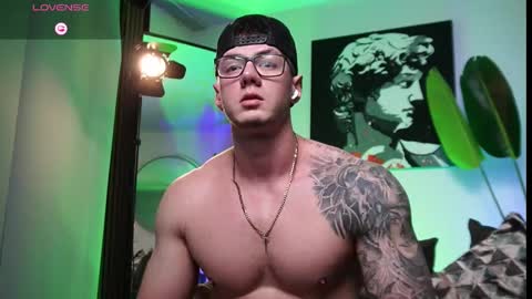 Thomas Falcon online show from February 11, 1:42 am