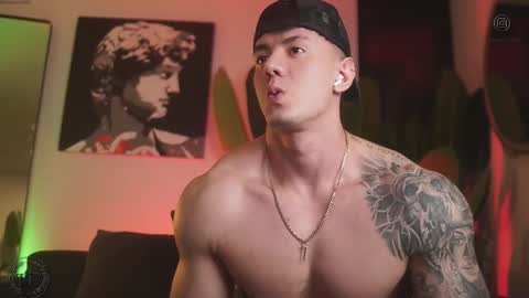 Thomas Falcon online show from December 19, 1:01 am