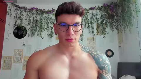 Thomas Grey online show from February 12, 10:04 pm