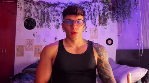 Thomas Grey online show from February 6, 1:27 am