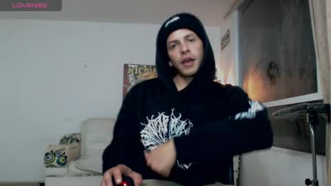 thomasjons online show from May 4, 3:13 am