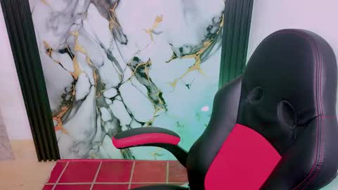 Thomas online show from December 18, 9:54 pm