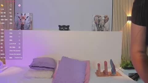 tianaglow4 online show from March 14, 11:03 am