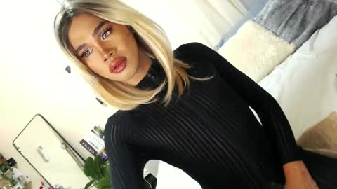 Snapshot of tiara_perezx chatting on February 27, 2:14 am Sam online show from February 27, 2:14 am