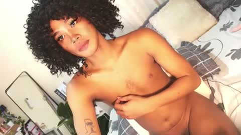Snapshot of tiara_perezx chatting on February 5, 3:45 am Sam online show from February 5, 3:45 am