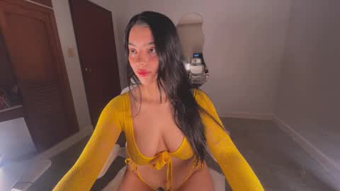 Tiaraaa 02 online show from March 15, 5:34 am