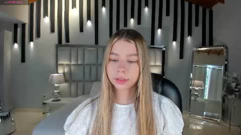 Tiffanny Sins online show from June 14, 4:53 pm