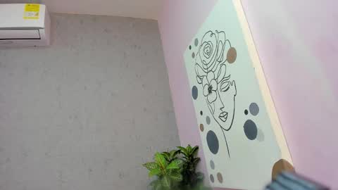 tiffany_mendez online show from November 18, 12:08 pm