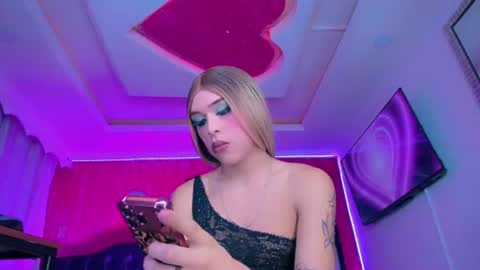tiffanymackensyy69 online show from July 25, 11:02 pm