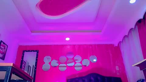 tiffanymackensyy69 online show from April 23, 10:55 pm