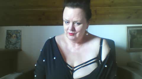 TiffanyMature online show from April 11, 2:10 pm
