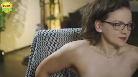 tiffanyriox online show from August 5, 1:46 am