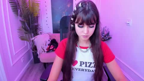 tiffanyyoun online show from October 28, 12:28 pm