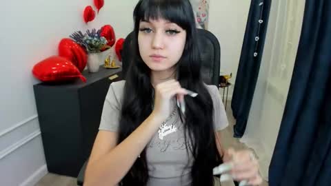 tiffanyyoun online show from February 13, 12:19 pm