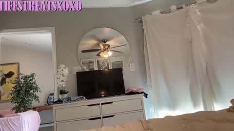 Tiffstreatsxoxo online show from June 21, 10:05 pm