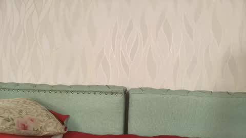 tiifany_y online show from February 18, 11:55 am