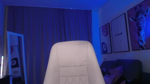 Lola online show from May 26, 8:53 am