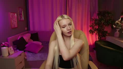 Lola online show from June 3, 7:44 am