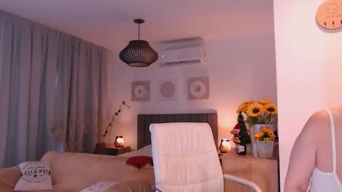 Tilly online show from December 19, 9:21 pm