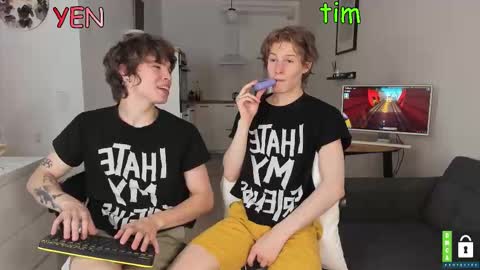 Snapshot of tim_milll chatting on October 10, 8:24 pm Tim online show from October 10, 8:24 pm