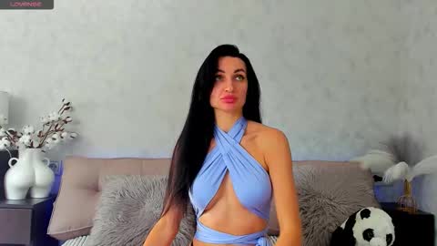 Snapshot of tina_mart chatting on October 9, 11:48 am Tina online show from October 9, 11:48 am