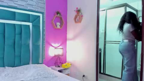 Tina online show from February 18, 8:30 pm